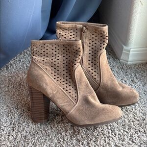 Stylish Tan Ankle Boots for Women Size 6.5